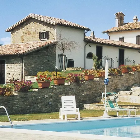 Sleeps 2 Pool Wifi T763607 * Città di Castello